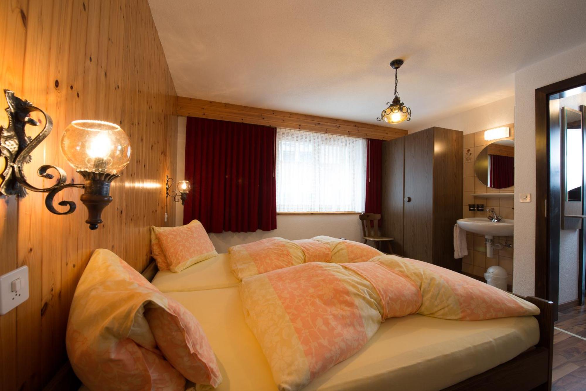 Ferienwohnung Haus Alba Saas-Almagell Zimmer foto