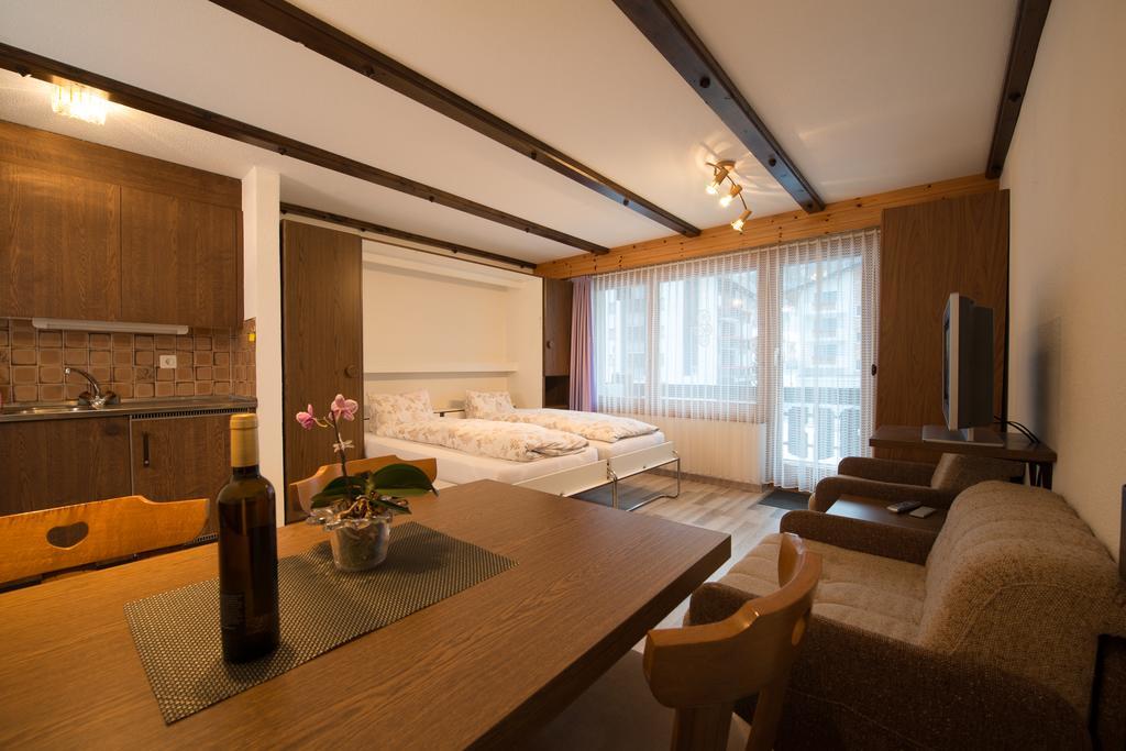 Ferienwohnung Haus Alba Saas-Almagell Zimmer foto
